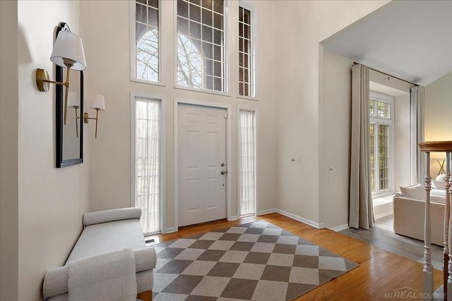 2757 W Bloomfield Oaks Drive, West Bloomfield Twp, MI 48324