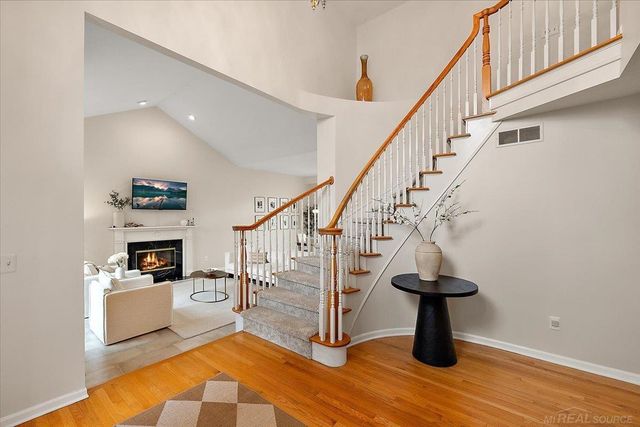 2757 W Bloomfield Oaks Drive, West Bloomfield Twp, MI 48324