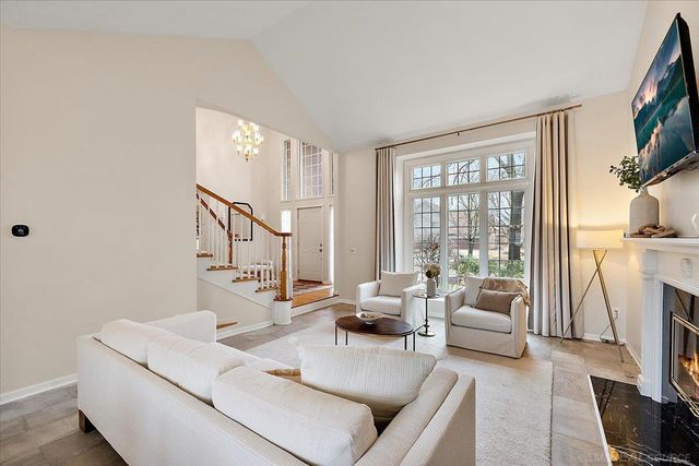 2757 W Bloomfield Oaks Drive, West Bloomfield Twp, MI 48324