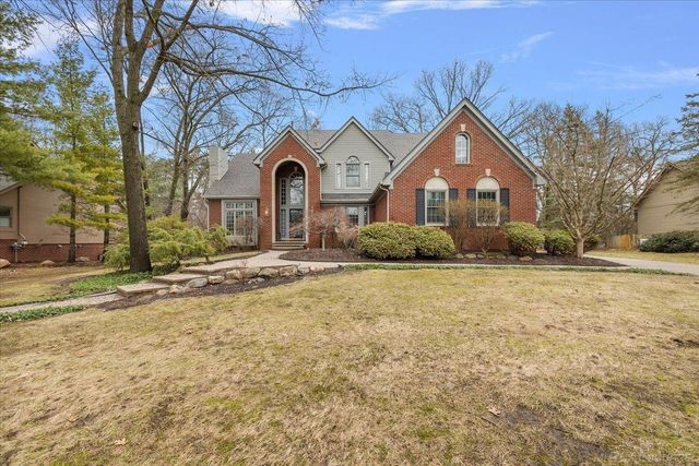 2757 W Bloomfield Oaks Drive, West Bloomfield Twp, MI 48324