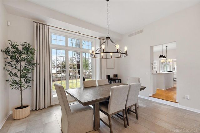 2757 W Bloomfield Oaks Drive, West Bloomfield Twp, MI 48324