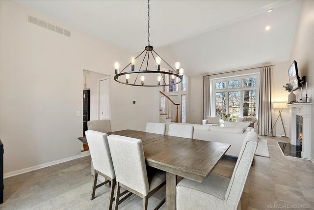 2757 W Bloomfield Oaks Drive, West Bloomfield Twp, MI 48324