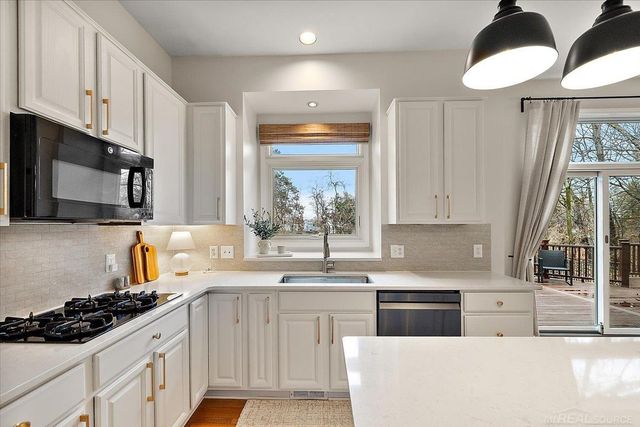 2757 W Bloomfield Oaks Drive, West Bloomfield Twp, MI 48324