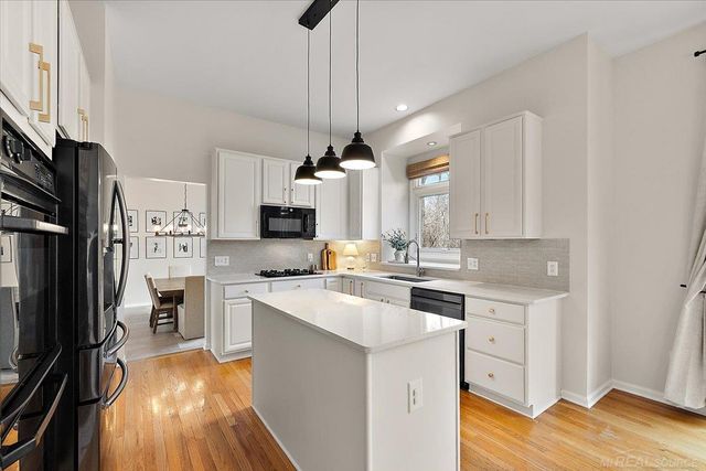 2757 W Bloomfield Oaks Drive, West Bloomfield Twp, MI 48324