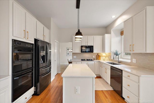 2757 W Bloomfield Oaks Drive, West Bloomfield Twp, MI 48324