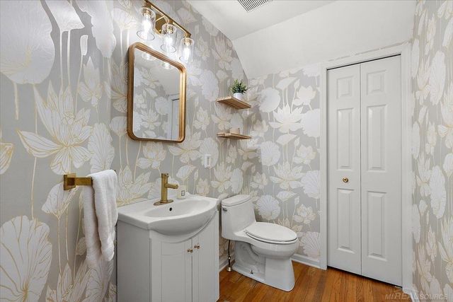 2757 W Bloomfield Oaks Drive, West Bloomfield Twp, MI 48324