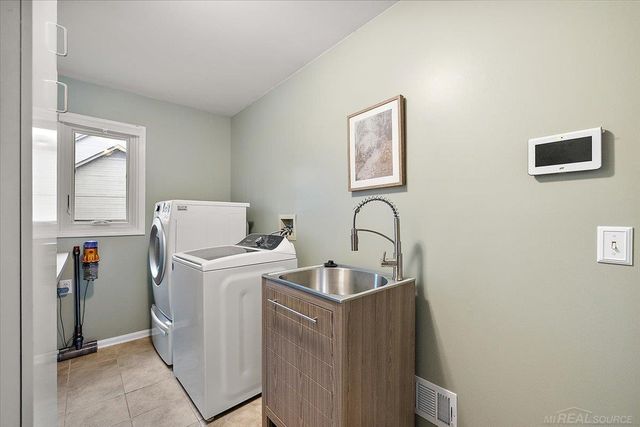 2757 W Bloomfield Oaks Drive, West Bloomfield Twp, MI 48324