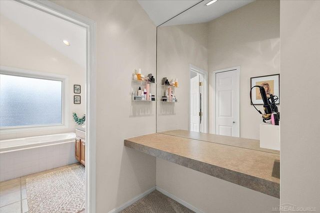 2757 W Bloomfield Oaks Drive, West Bloomfield Twp, MI 48324