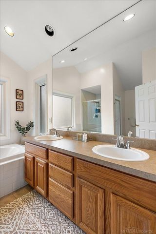 2757 W Bloomfield Oaks Drive, West Bloomfield Twp, MI 48324