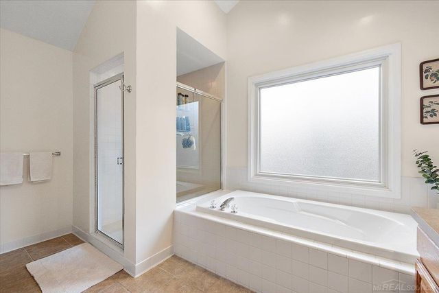 2757 W Bloomfield Oaks Drive, West Bloomfield Twp, MI 48324