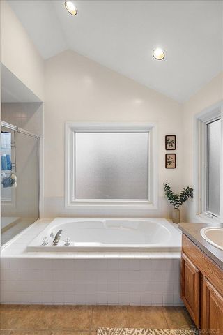 2757 W Bloomfield Oaks Drive, West Bloomfield Twp, MI 48324