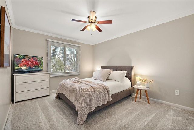 2757 W Bloomfield Oaks Drive, West Bloomfield Twp, MI 48324