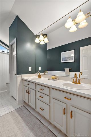 2757 W Bloomfield Oaks Drive, West Bloomfield Twp, MI 48324