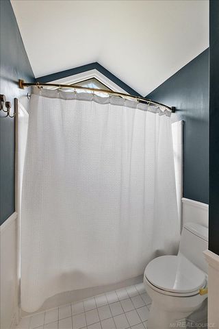 2757 W Bloomfield Oaks Drive, West Bloomfield Twp, MI 48324