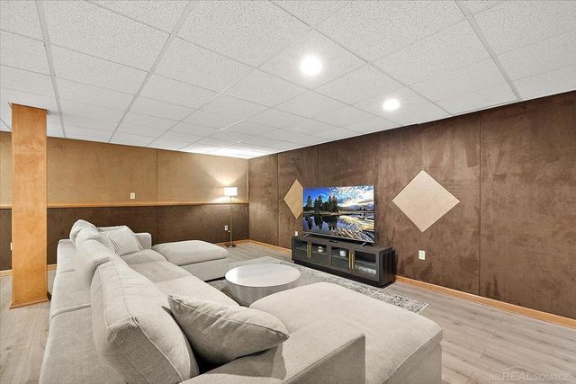 2757 W Bloomfield Oaks Drive, West Bloomfield Twp, MI 48324