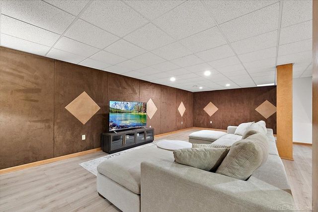 2757 W Bloomfield Oaks Drive, West Bloomfield Twp, MI 48324