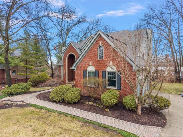 2757 W Bloomfield Oaks Drive, West Bloomfield Twp, MI 48324