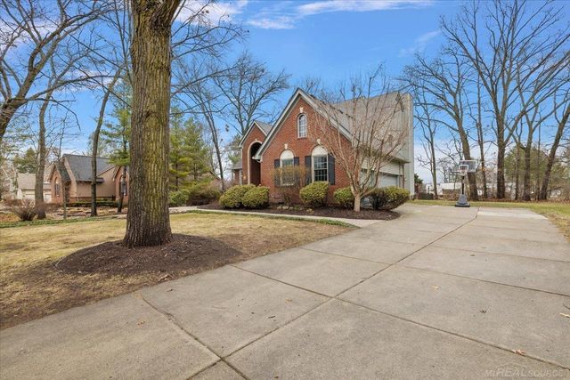 2757 W Bloomfield Oaks Drive, West Bloomfield Twp, MI 48324