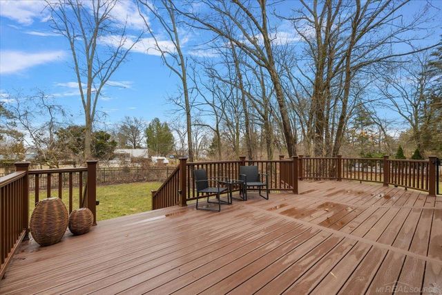 2757 W Bloomfield Oaks Drive, West Bloomfield Twp, MI 48324