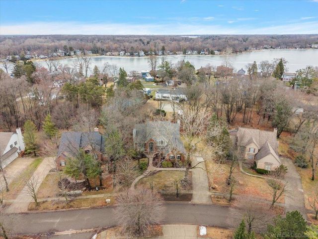 2757 W Bloomfield Oaks Drive, West Bloomfield Twp, MI 48324