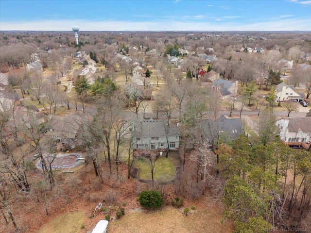 2757 W Bloomfield Oaks Drive, West Bloomfield Twp, MI 48324