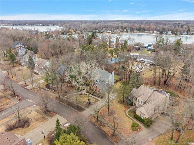 2757 W Bloomfield Oaks Drive, West Bloomfield Twp, MI 48324