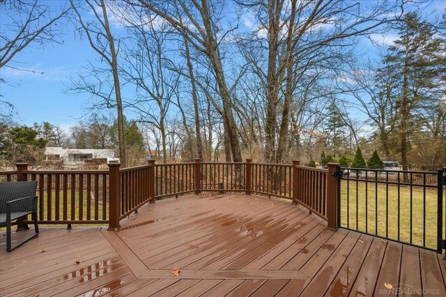 2757 W Bloomfield Oaks Drive, West Bloomfield Twp, MI 48324