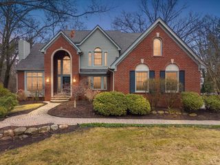 2757 W Bloomfield Oaks Drive, West Bloomfield Twp, MI 48324