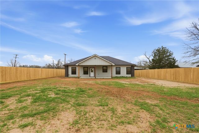 413 E Hamilton Avenue, Rockdale, TX 76567