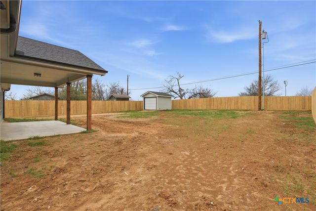 413 E Hamilton Avenue, Rockdale, TX 76567