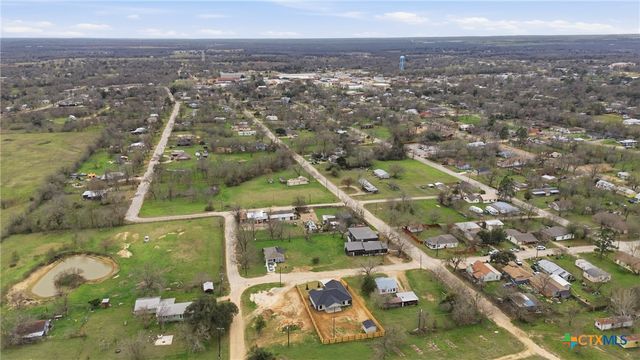 413 E Hamilton Avenue, Rockdale, TX 76567
