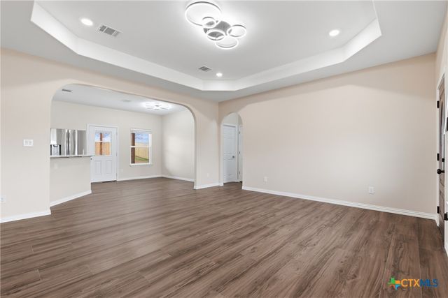 413 E Hamilton Avenue, Rockdale, TX 76567