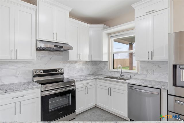 413 E Hamilton Avenue, Rockdale, TX 76567