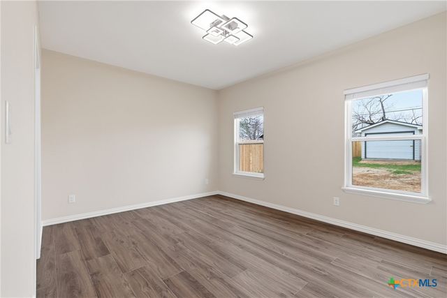 413 E Hamilton Avenue, Rockdale, TX 76567