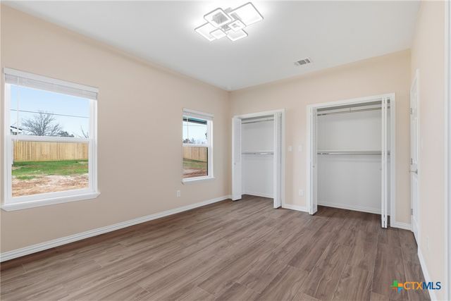 413 E Hamilton Avenue, Rockdale, TX 76567