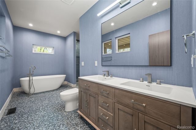 18654 Oldfield Road, New Buffalo Township, MI 49117