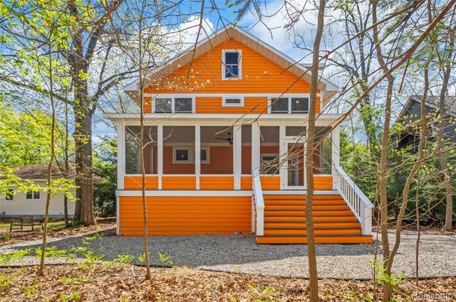 18654 Oldfield Road, New Buffalo Township, MI 49117