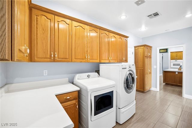 921 Gubler Avenue, Logandale, NV 89021