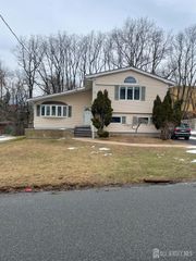92 Holly Road, Iselin, NJ 08830