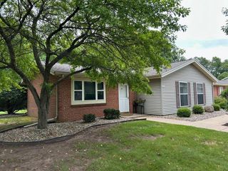 925 S WEST COURT, Appleton, WI 54915