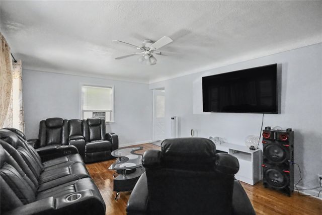 705 Hoffman Avenue, Des Moines, IA 50316