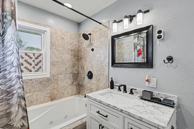705 Hoffman Avenue, Des Moines, IA 50316