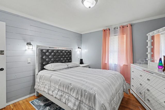 705 Hoffman Avenue, Des Moines, IA 50316