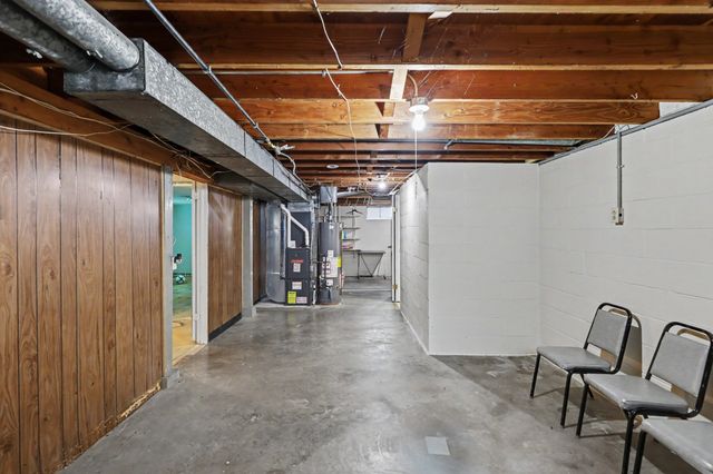 705 Hoffman Avenue, Des Moines, IA 50316