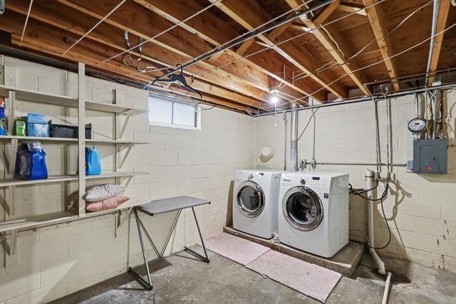 705 Hoffman Avenue, Des Moines, IA 50316