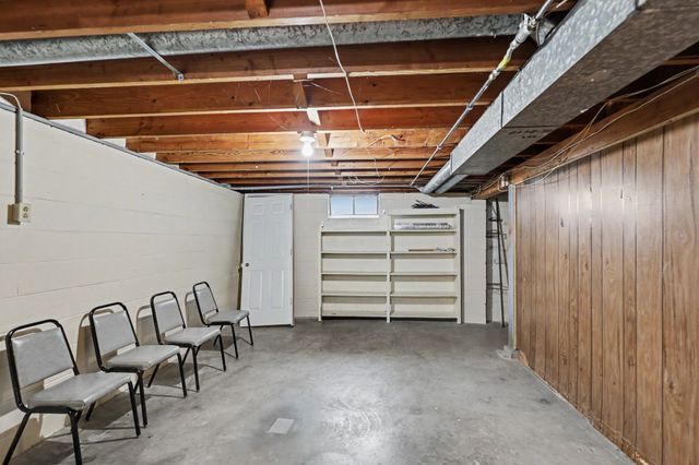 705 Hoffman Avenue, Des Moines, IA 50316