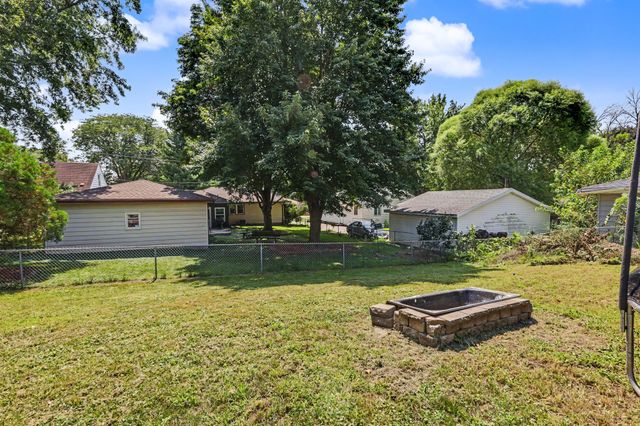 705 Hoffman Avenue, Des Moines, IA 50316