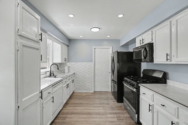 705 Hoffman Avenue, Des Moines, IA 50316