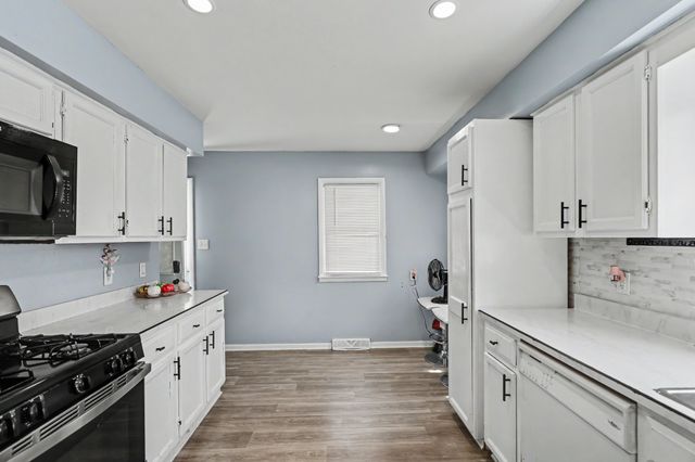 705 Hoffman Avenue, Des Moines, IA 50316