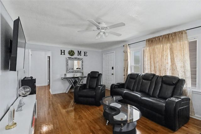 705 Hoffman Avenue, Des Moines, IA 50316